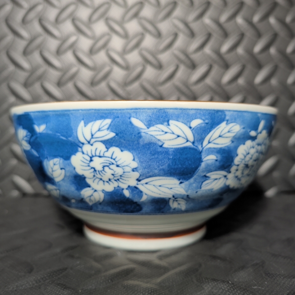 Japanese Arita ware porcelain bowl Kakiemon style